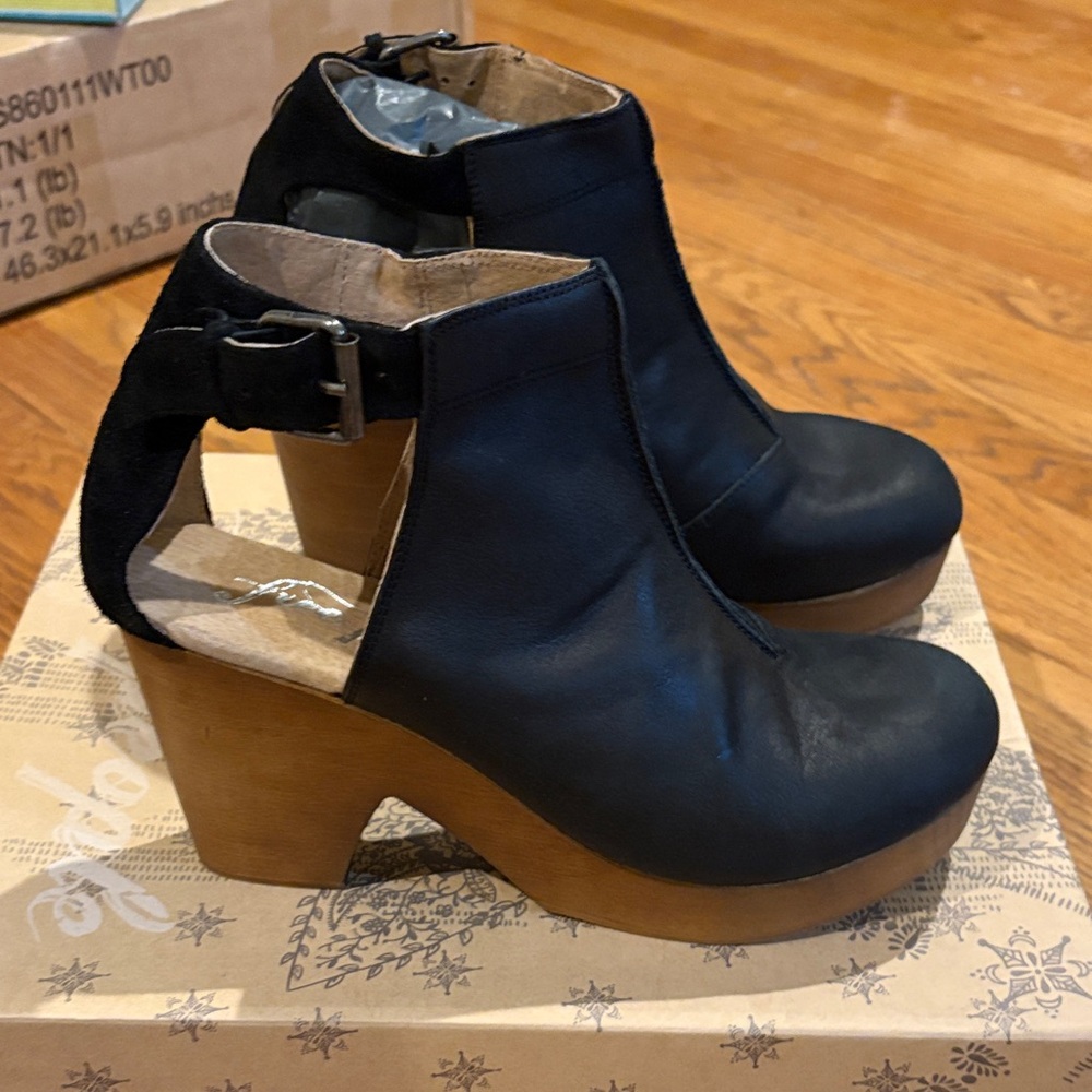Free People SZ 39 (8) nwt clog